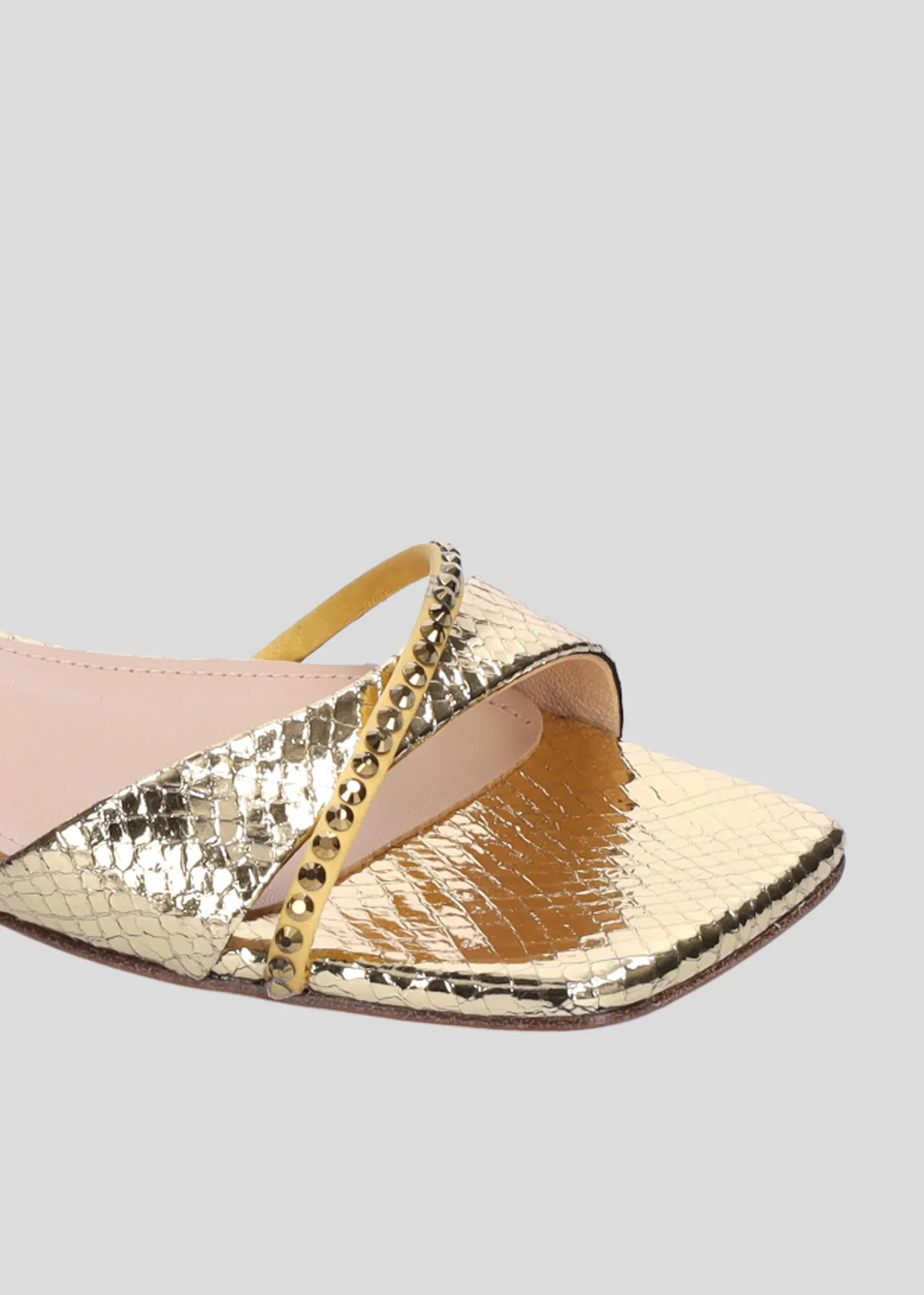 CELIA FLAT