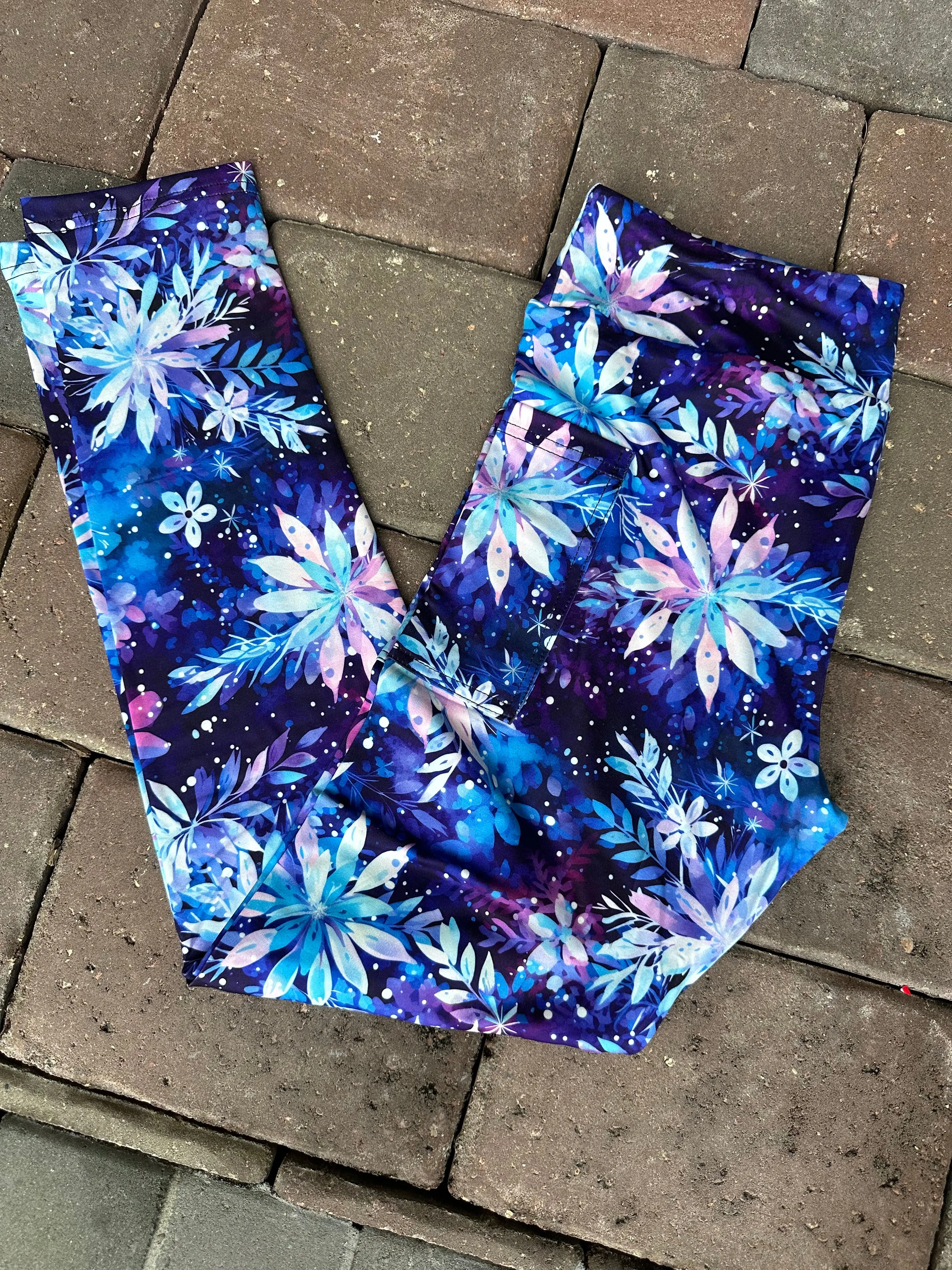 Frozen Fractals with Side Pocket Leggings