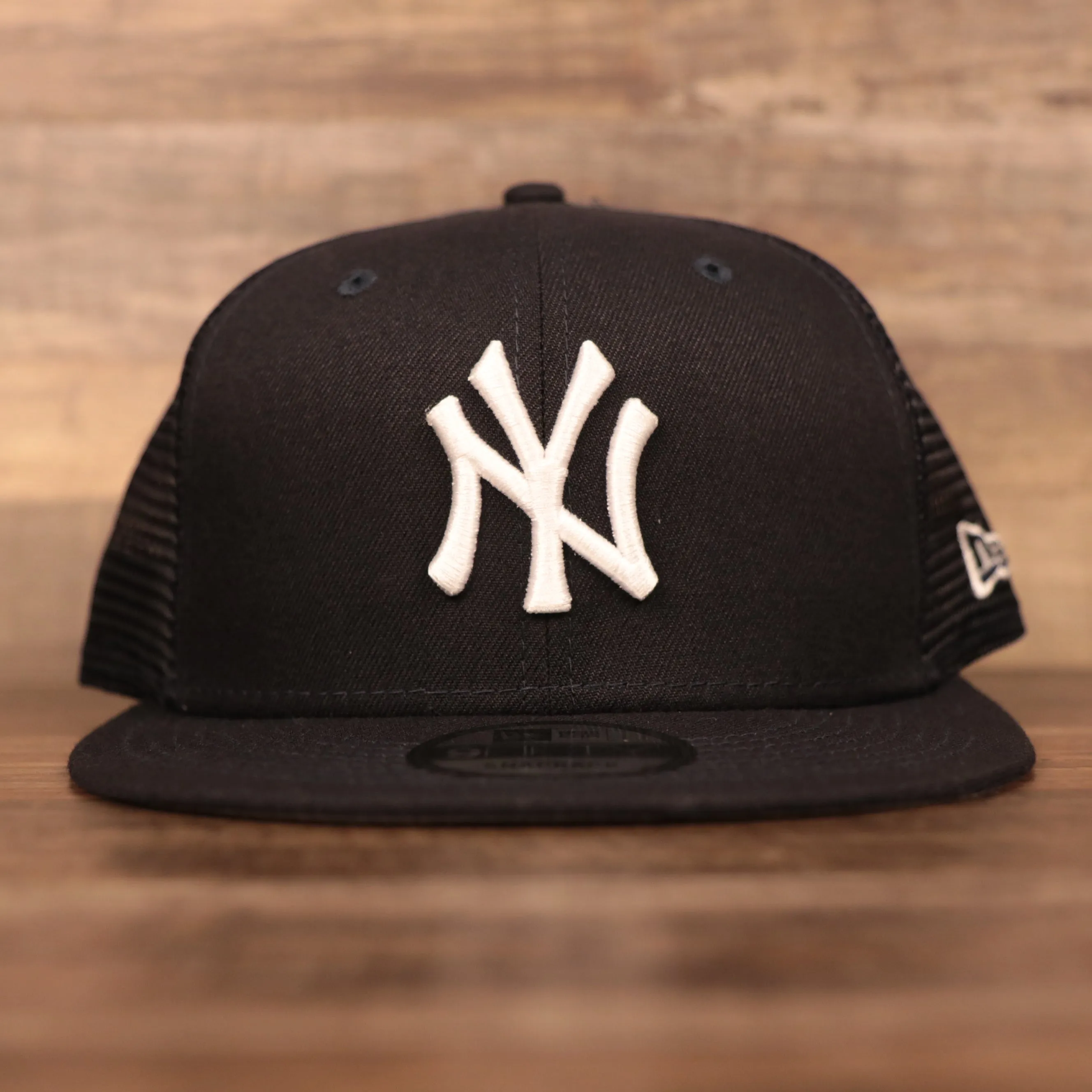 NY Yankees Navy Gray Bottom Trucker Hats | New York Yankees Grey Brim 9Fifty Navy Mesh Snapback