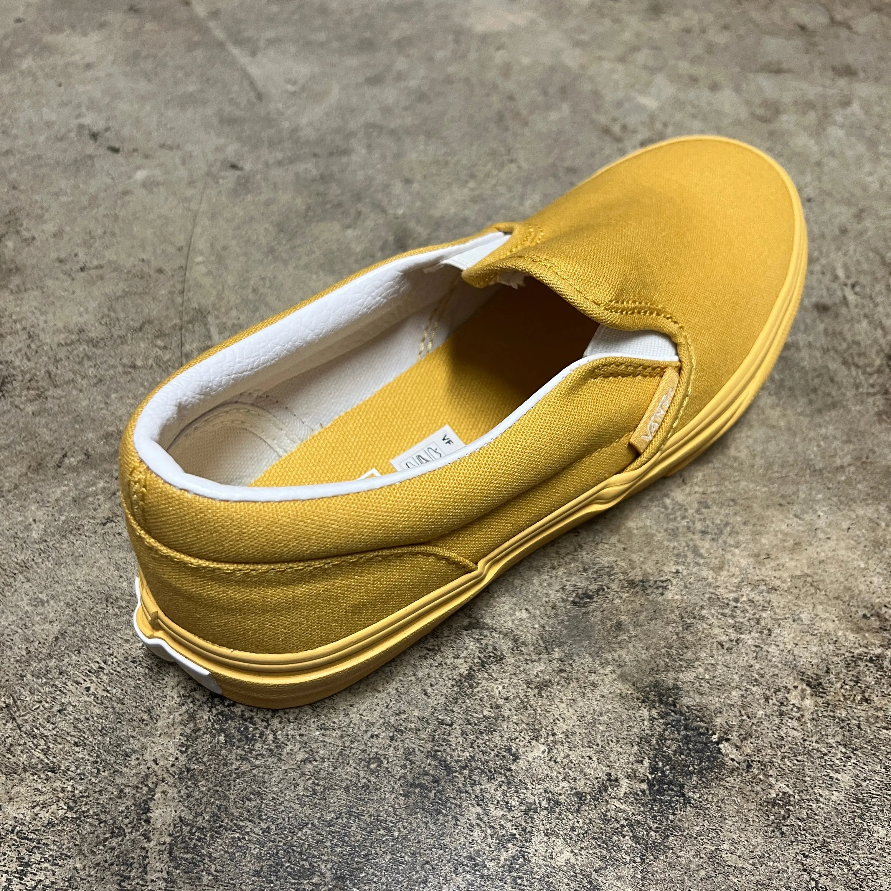 VANS YOUTH SLIP ON (OCHRE)